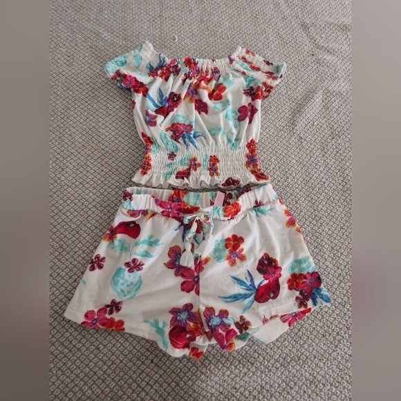 1st Kiss Multicolor Floral Set - Picture 2 of 5